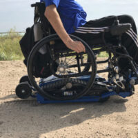 Гусеничная платформа для инвалидной коляски_гусеничная приставка для инвалидного кресло-коляска_электрическая коляска_кресло коляска с электро приводом пляжная_15