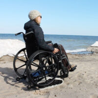 Гусеничная платформа для инвалидной коляски_гусеничная приставка для инвалидного кресло-коляска_электрическая коляска_кресло коляска с электро приводом пляжная_6