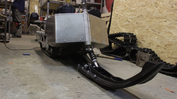 Электро сноубайк_стоячий снегоход_гусеничный самокат_Русак_Moonbikes_MTT136_мото собака_мотосноуборд_электро сноуборд_5